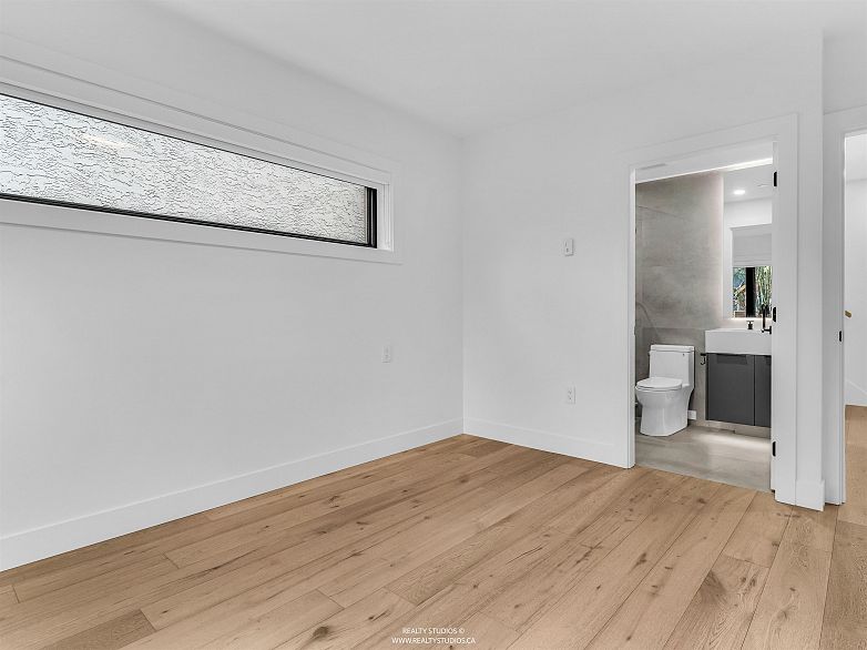 1 3118 Windsor Street