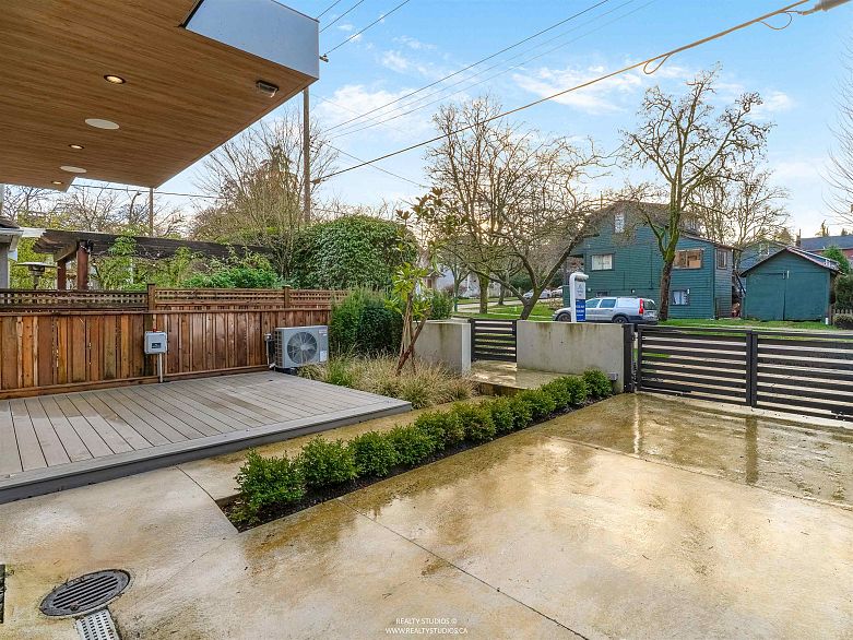 1 3118 Windsor Street