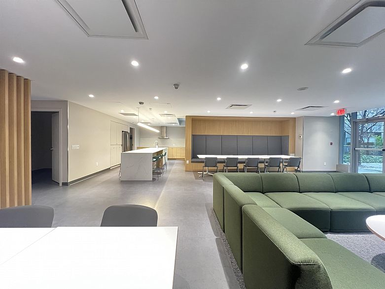 2301 161 W Georgia Street