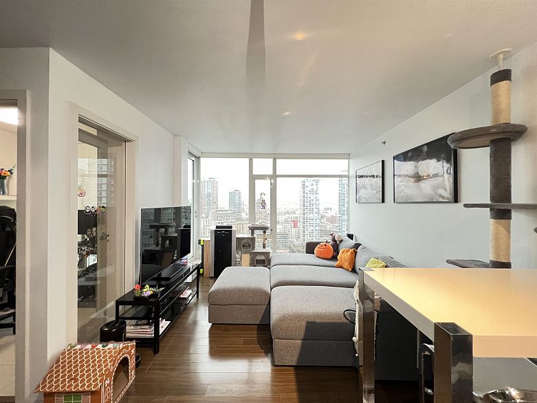 2301 161 W Georgia Street