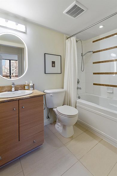 1109 909 Mainland Street