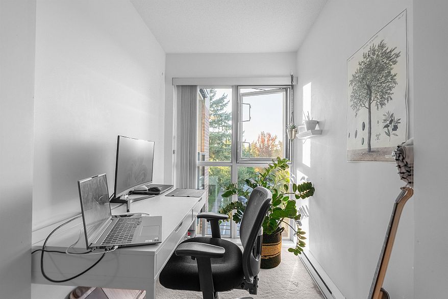 305 4550 Fraser Street