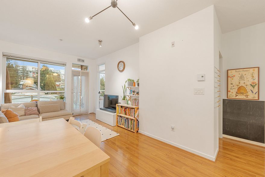 315 3551 Foster Avenue