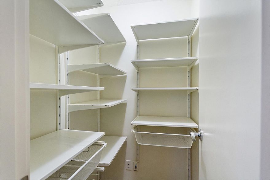 1109 909 Mainland Street