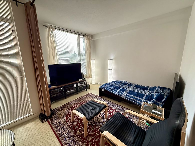 302 4028 Knight Street