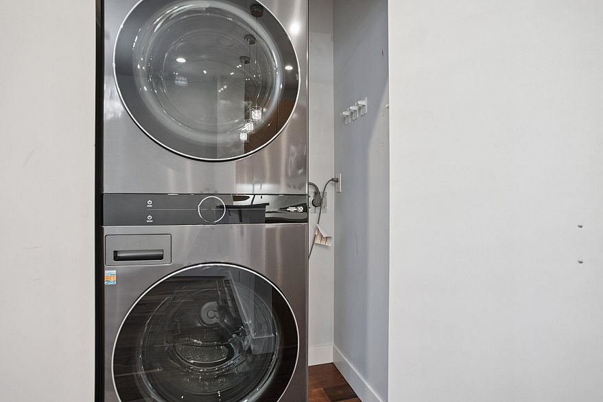 210 2028 W 11th Avenue