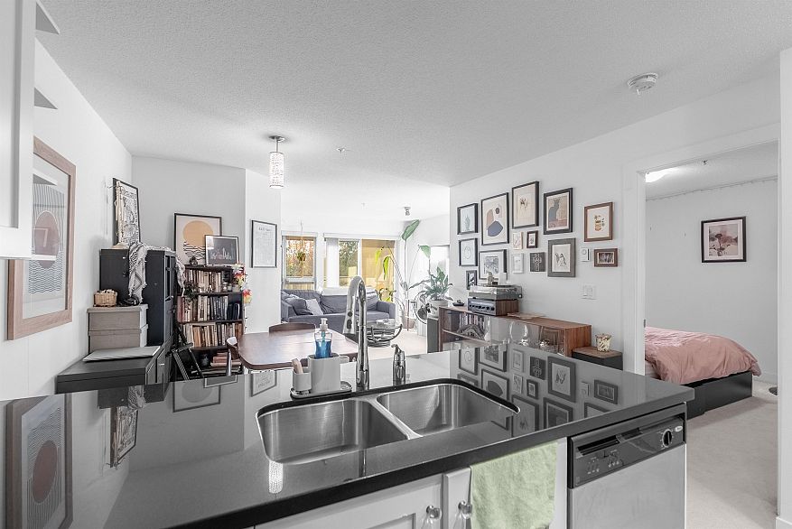 305 4550 Fraser Street