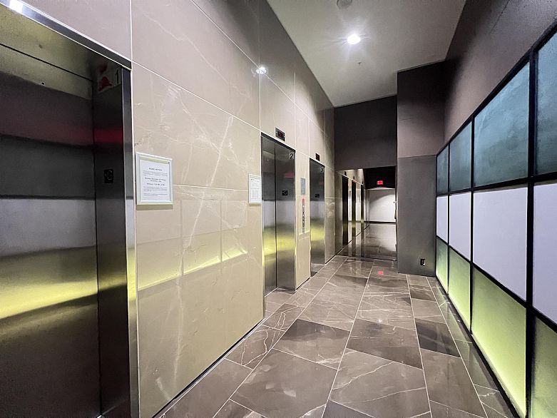 2301 161 W Georgia Street