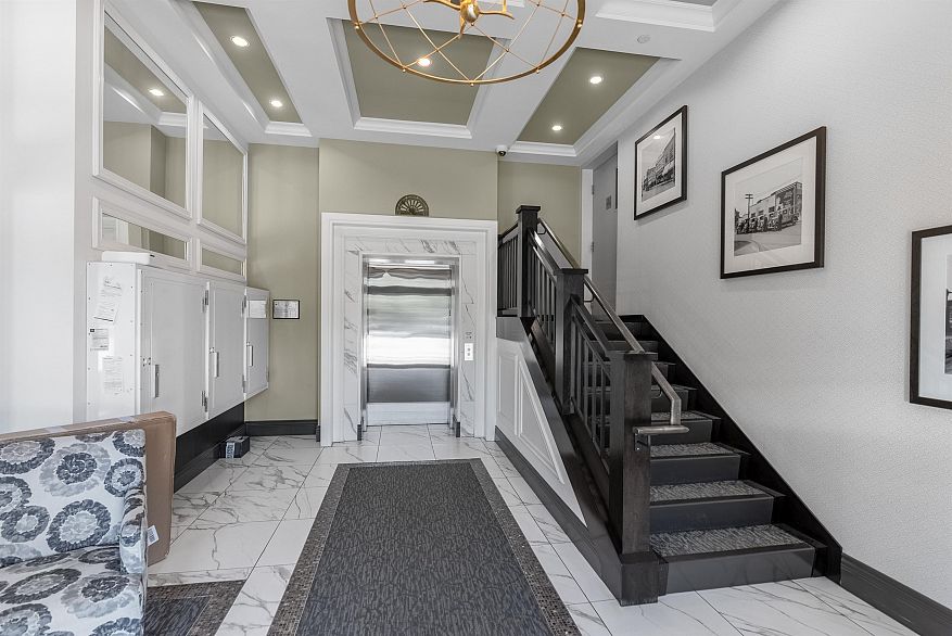 305 4550 Fraser Street