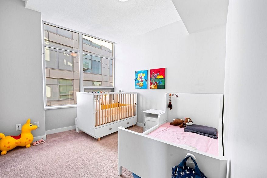 401 5033 Cambie Street