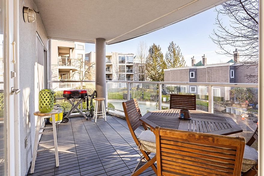 212 8460 Jellicoe Street