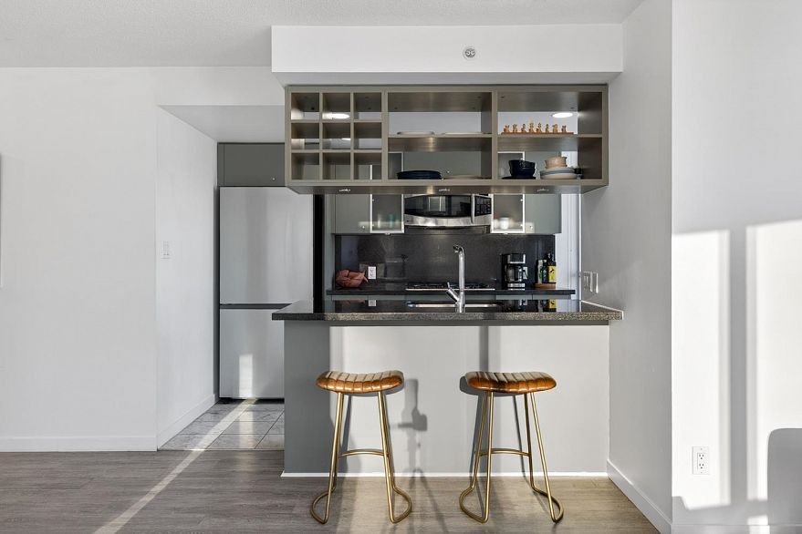 1011 833 Seymour Street