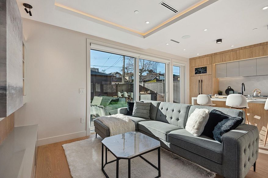 2 3620 W 20th Avenue