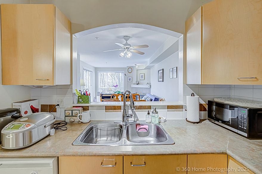 307 8495 Jellicoe Street