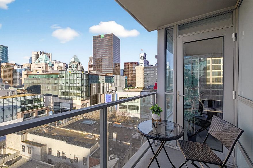 1011 833 Seymour Street