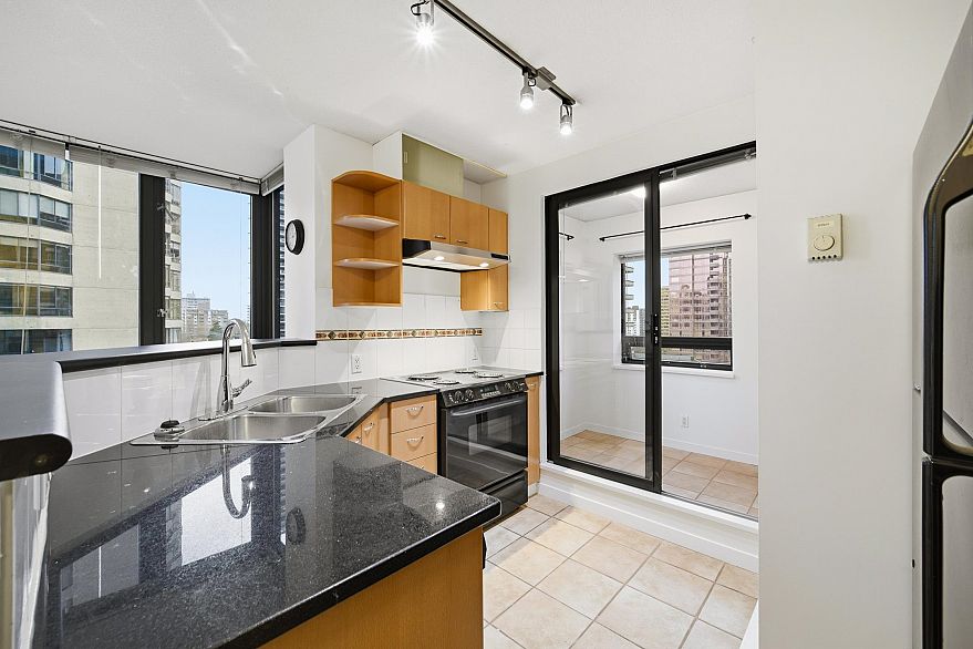 802 1367 Alberni Street