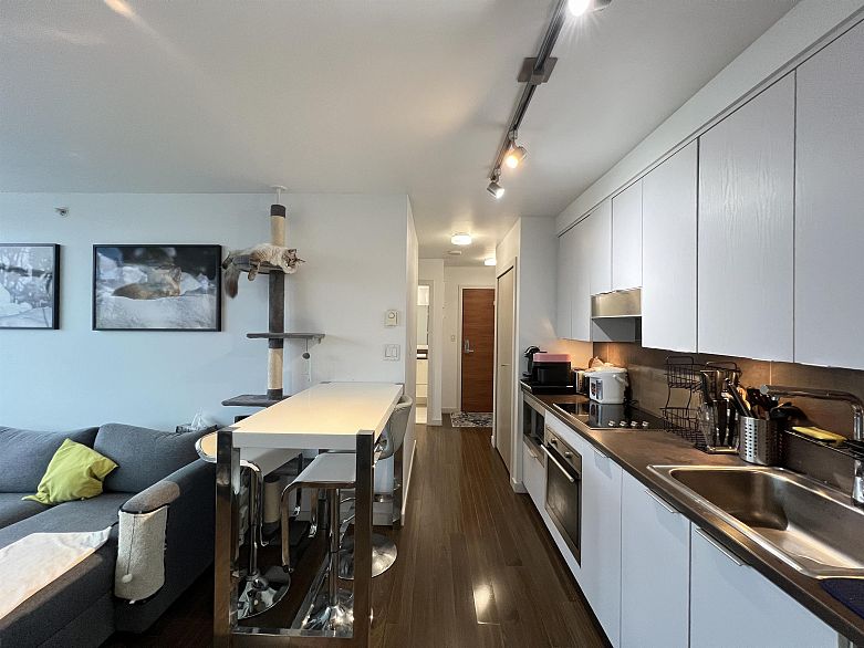 2301 161 W Georgia Street