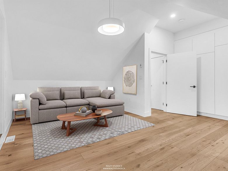 1 3118 Windsor Street