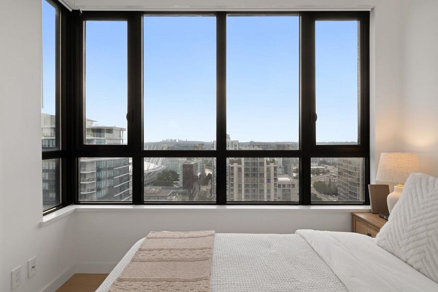 3002 909 Mainland Street