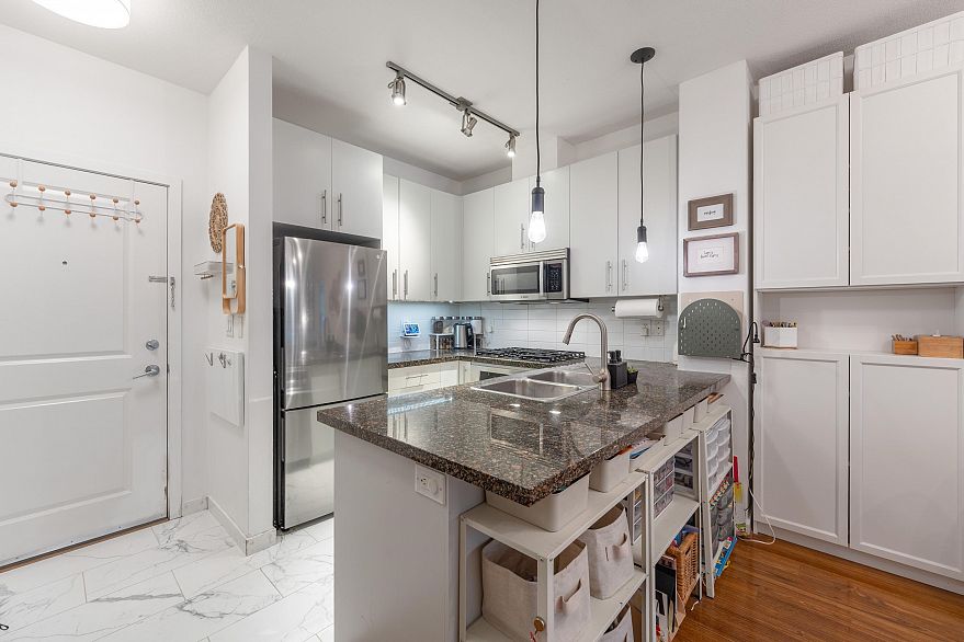 315 3551 Foster Avenue