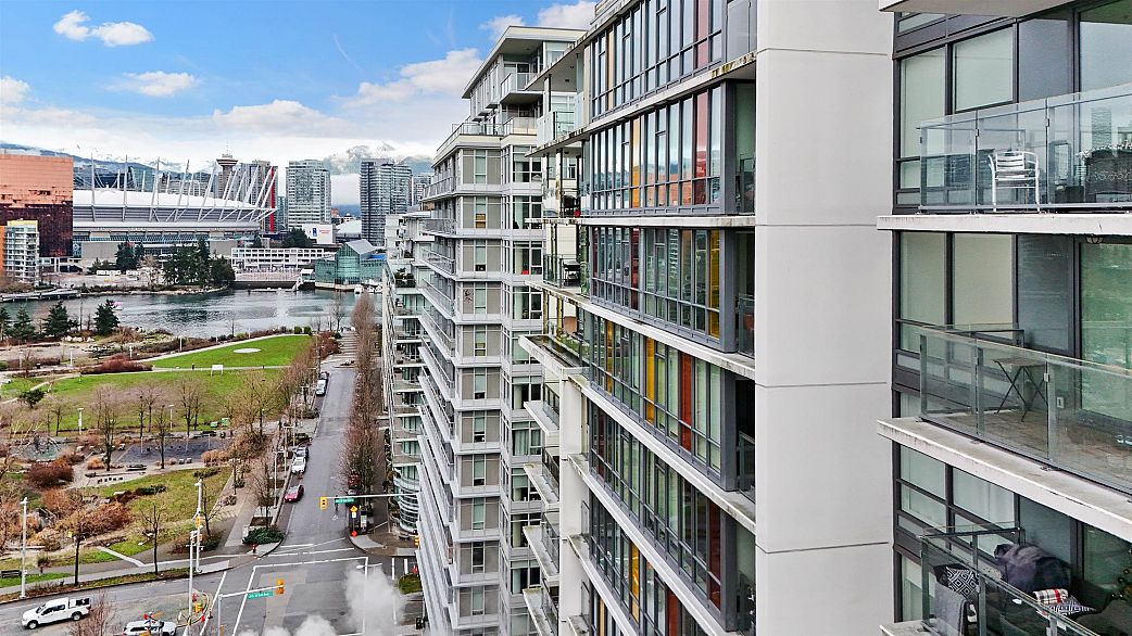 1609 1788 Columbia Street