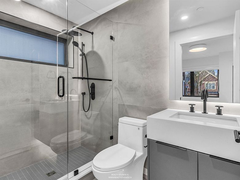 1 3118 Windsor Street