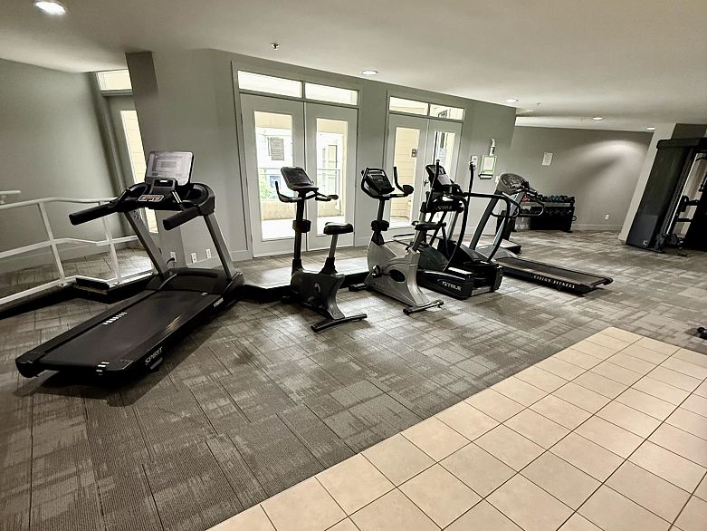 302 4028 Knight Street