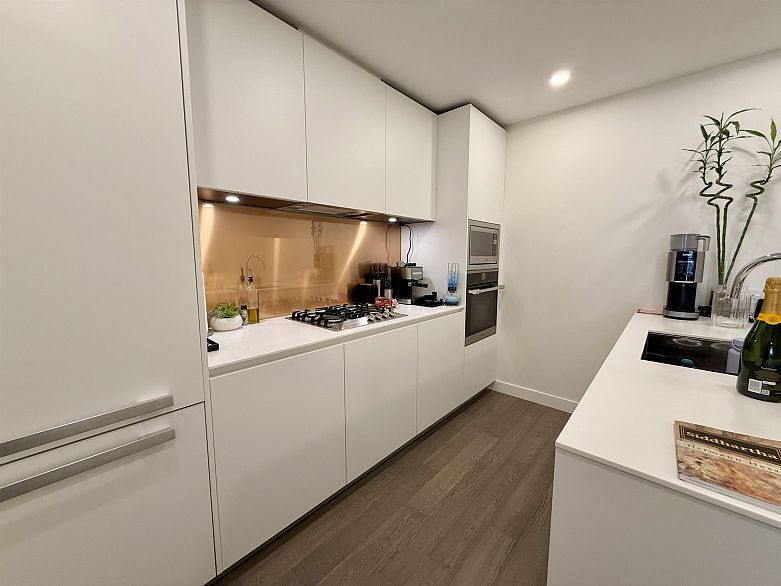 3605 1480 Howe Street