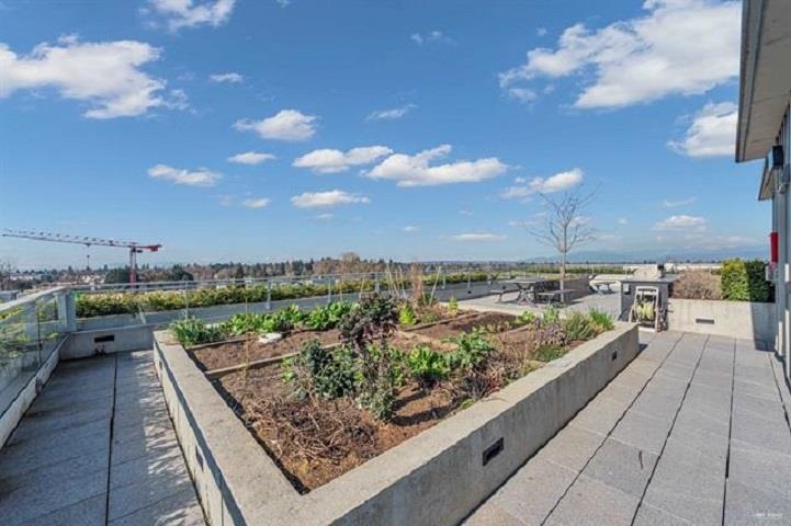 102 4988 Cambie Street