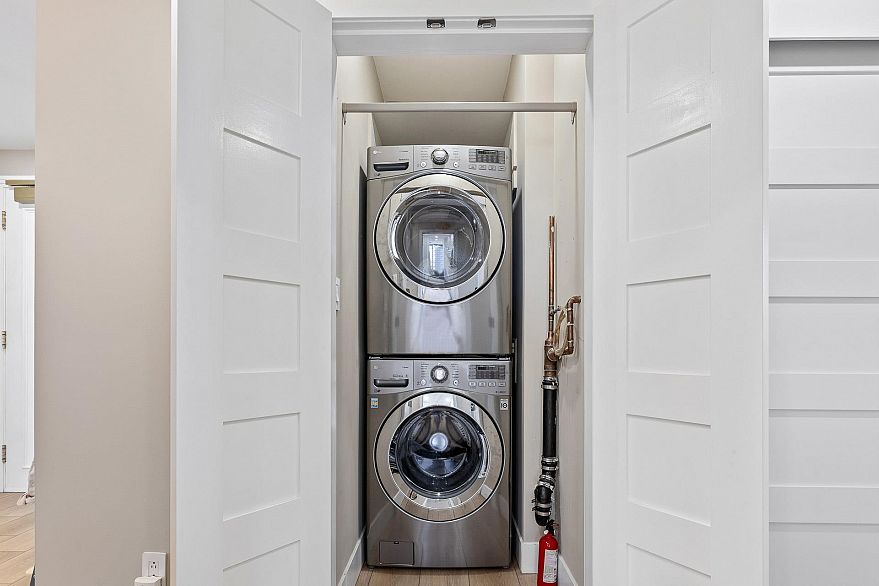 15C 1500 Alberni Street