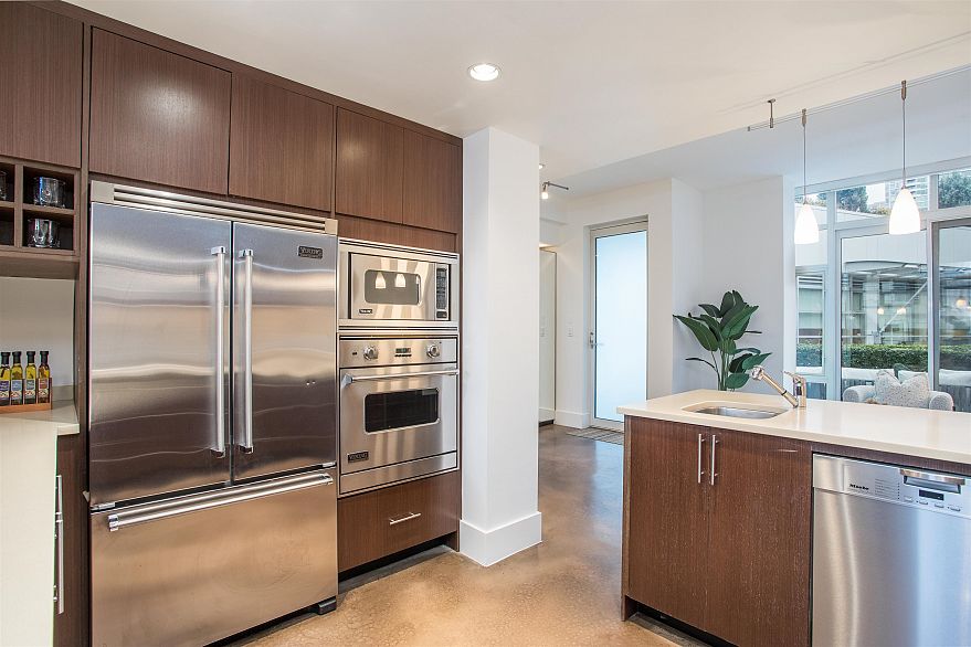 THA 1199 Marinaside Crescent