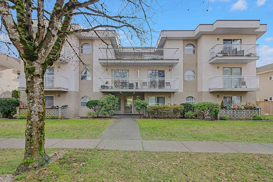 303 458 E 44th Avenue