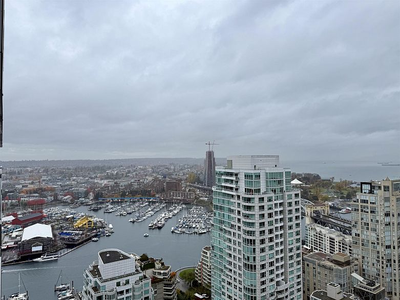 3605 1480 Howe Street