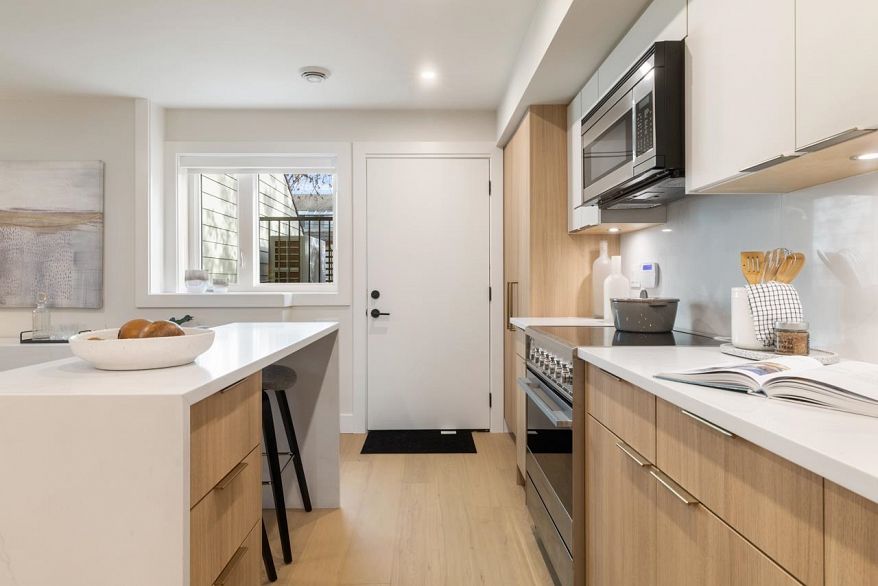 1 1937 Templeton Drive