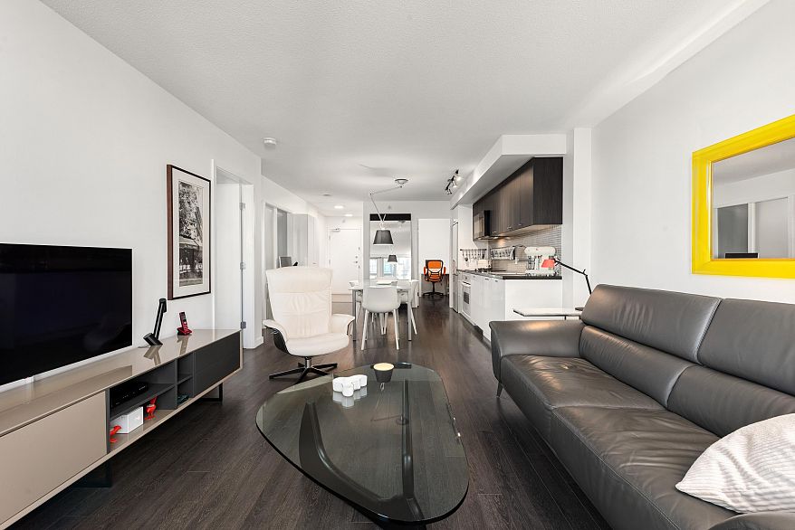 1711 788 Hamilton Street