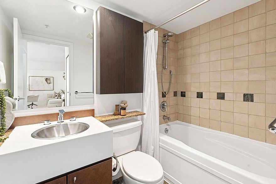 1705 1438 Richards Street