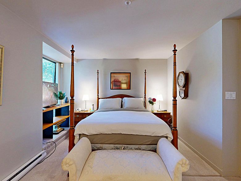 301 1888 Alberni Street