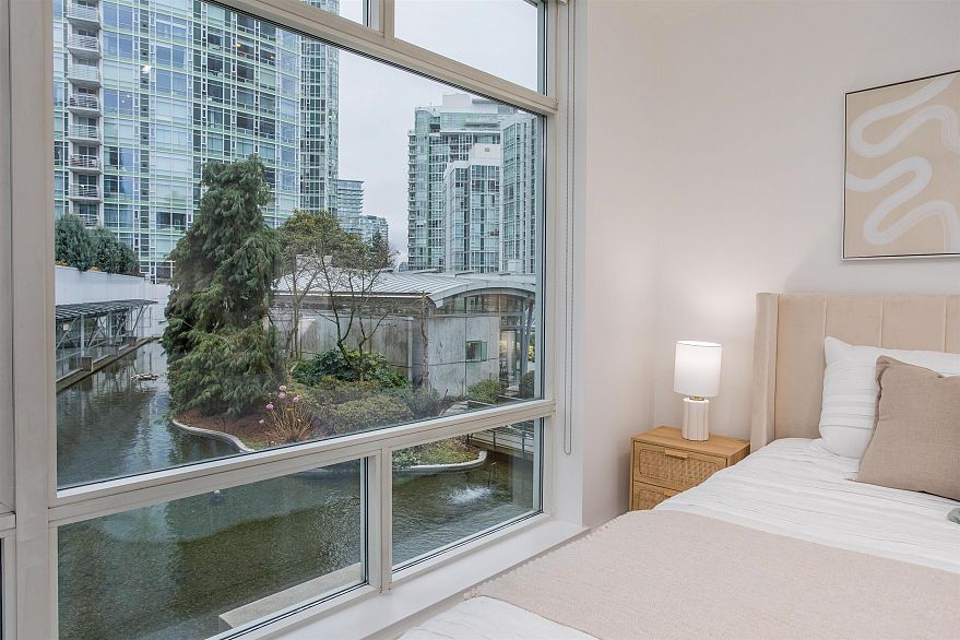 THA 1199 Marinaside Crescent