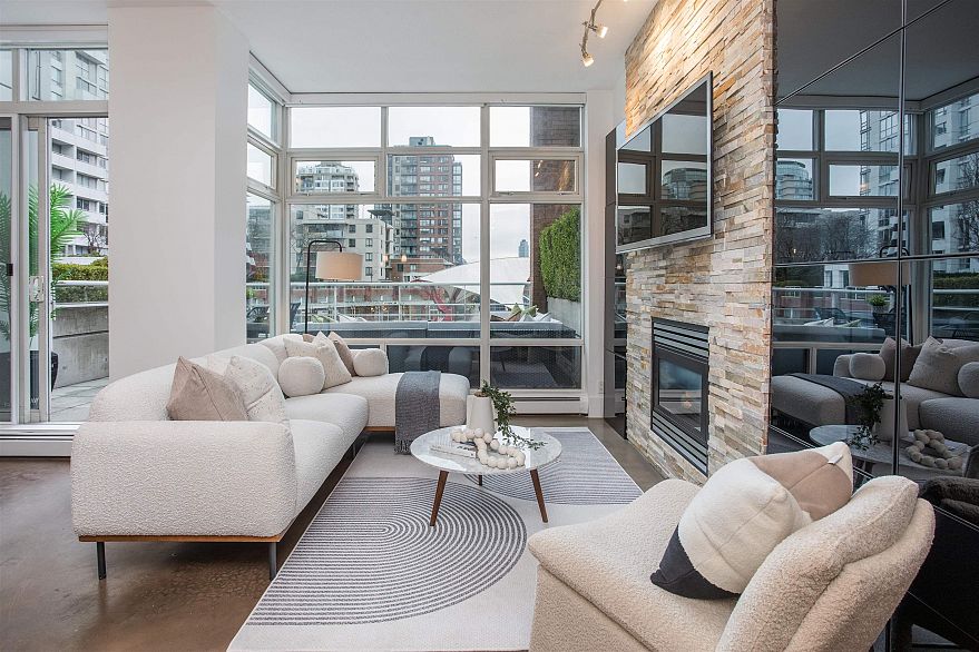 THA 1199 Marinaside Crescent