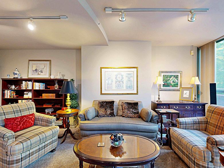 301 1888 Alberni Street