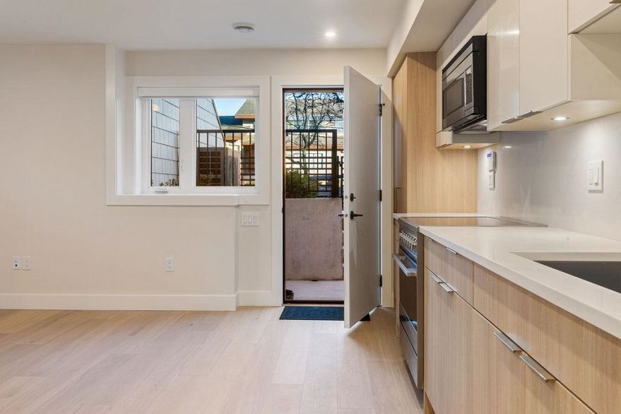 1 1933 Templeton Drive