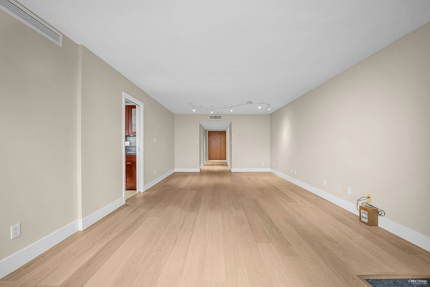 602 590 Nicola Street