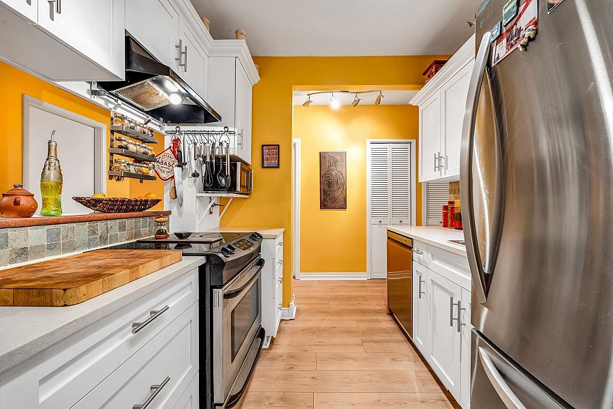 109 1655 Nelson Street