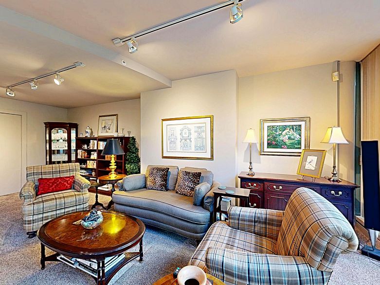 301 1888 Alberni Street