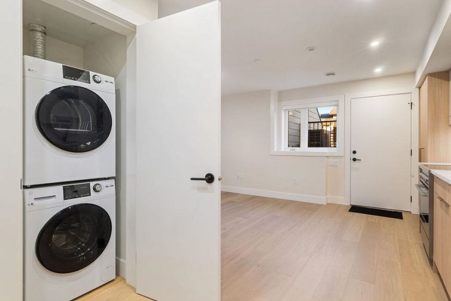 1 1933 Templeton Drive