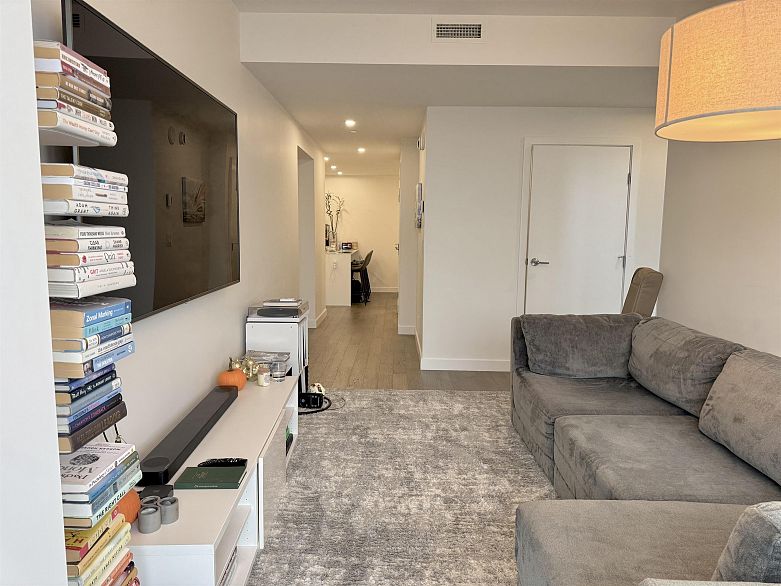 3605 1480 Howe Street