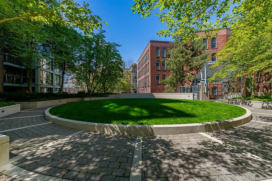 1304 283 Davie Street