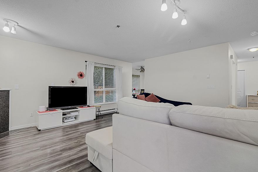 64 2727 E Kent Avenue North