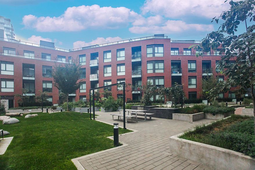 1602 3581 E Kent Avenue North