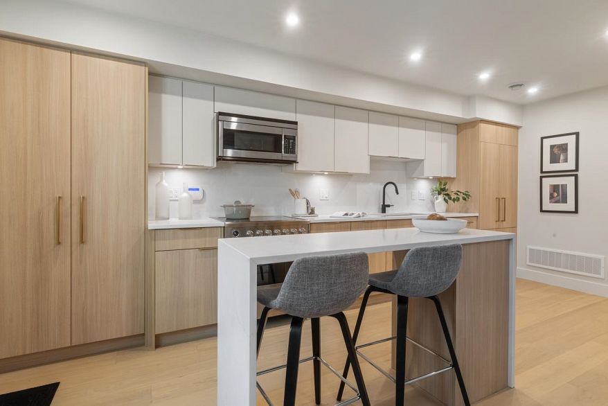 1 1937 Templeton Drive